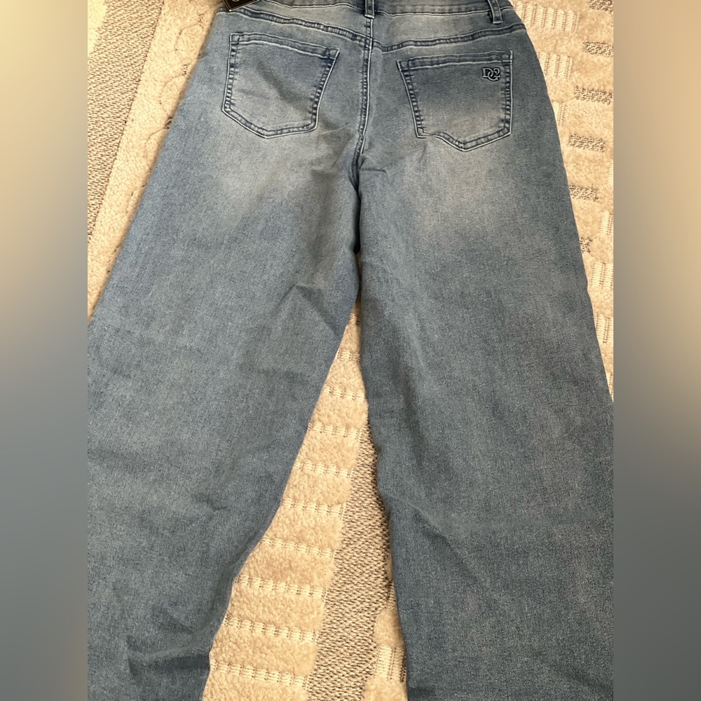 NWTS DG2 by Diane Gilman Any 3/$28 w/$4.99 ship  Floral Embroidered Cropped Jean - Picture 7 of 15